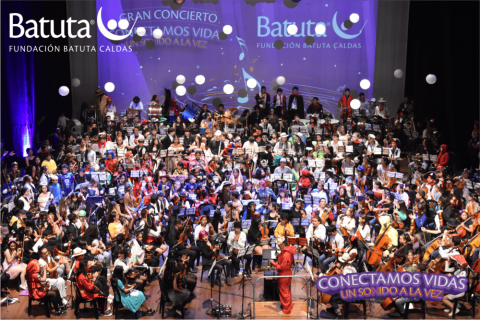 Gran concierto: conectamos vidas un sonido a la vez. 